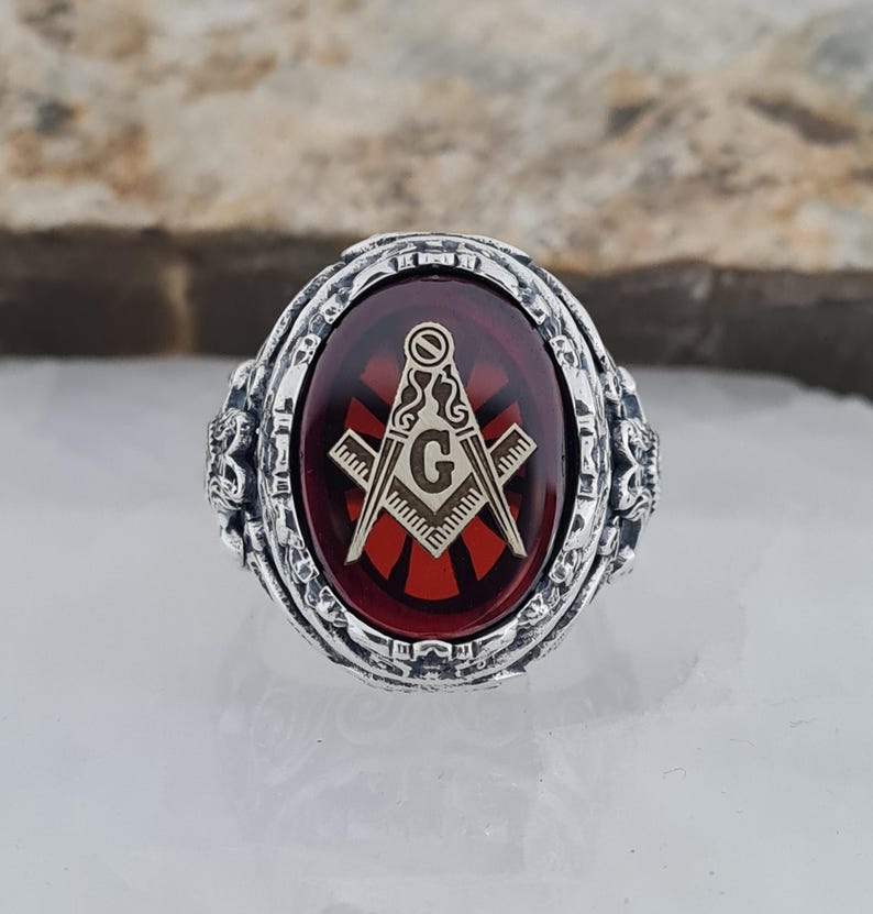 Master Mason Blue Lodge Ring - Garnet Zircon Compass & Square - Bricks Masons