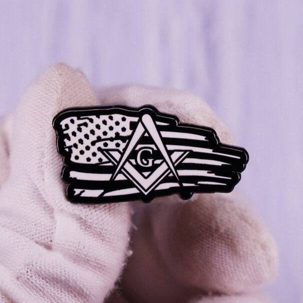 Master Mason Blue Lodge Lapel Pin - Square and Compass G White and Black USA Flag - Bricks Masons