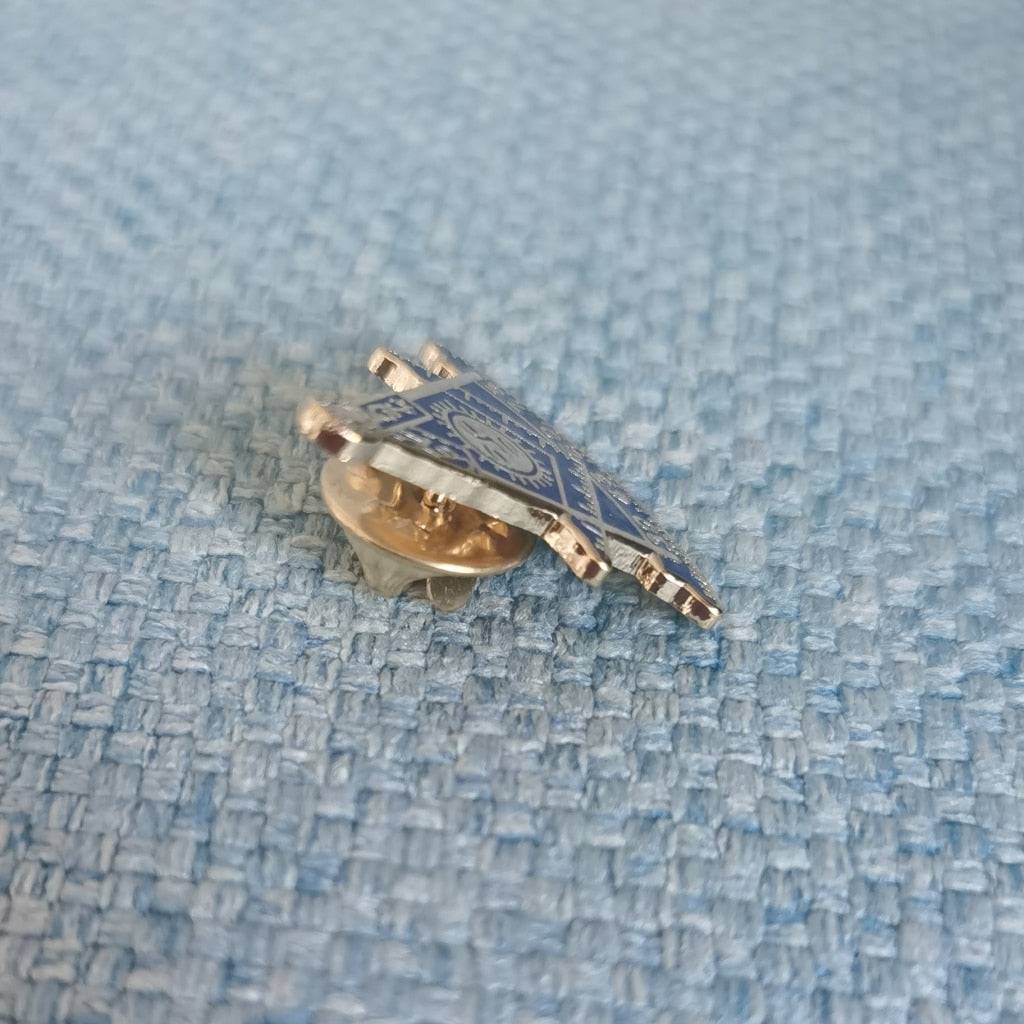 Past Master Blue Lodge Lapel Pin - Black & Blue - Bricks Masons