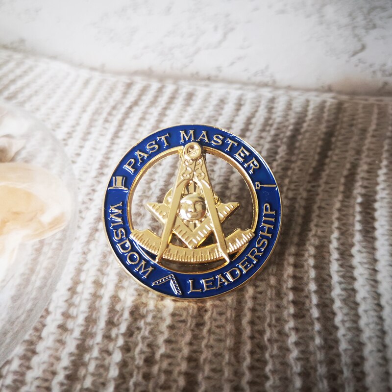 Past Master Blue Lodge Lapel Pin - WISDOM LEADERSHIP - Bricks Masons